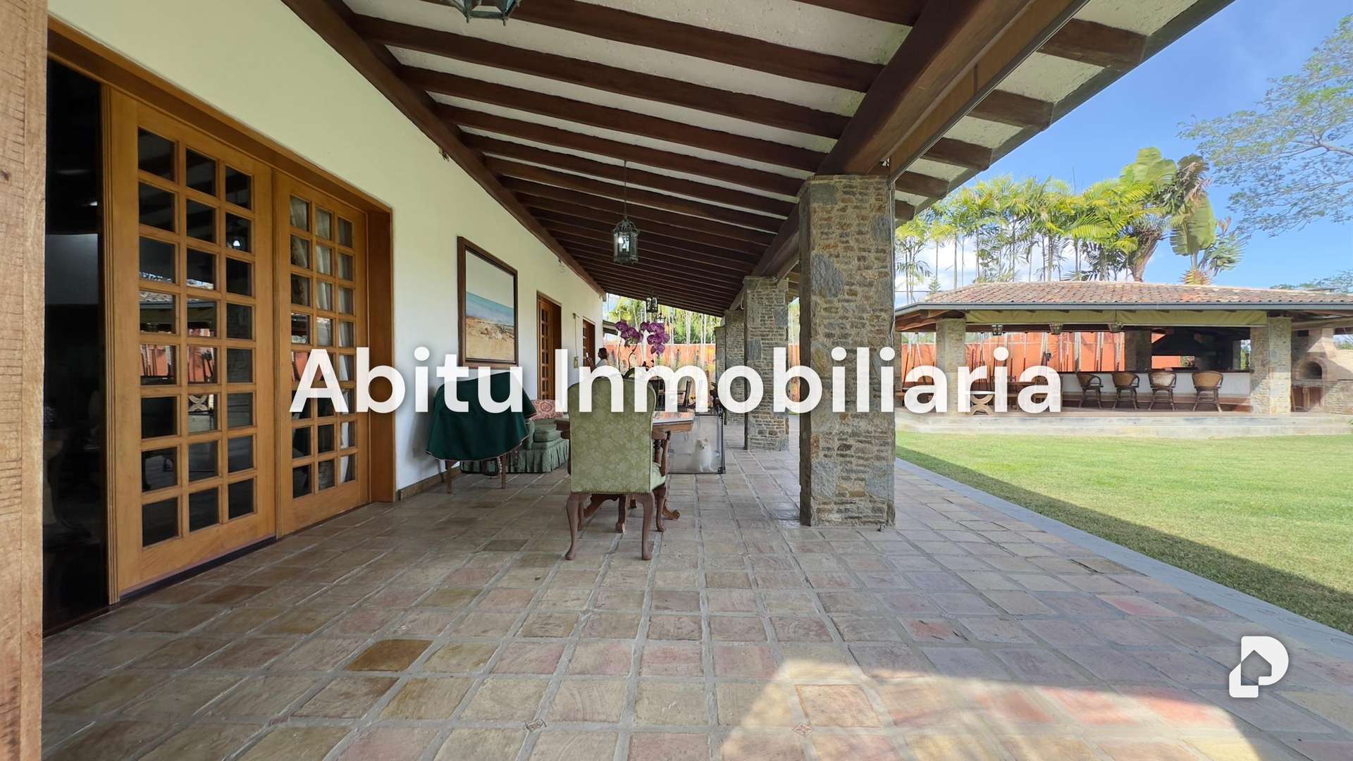House in La Lagunita, Caracas – 15