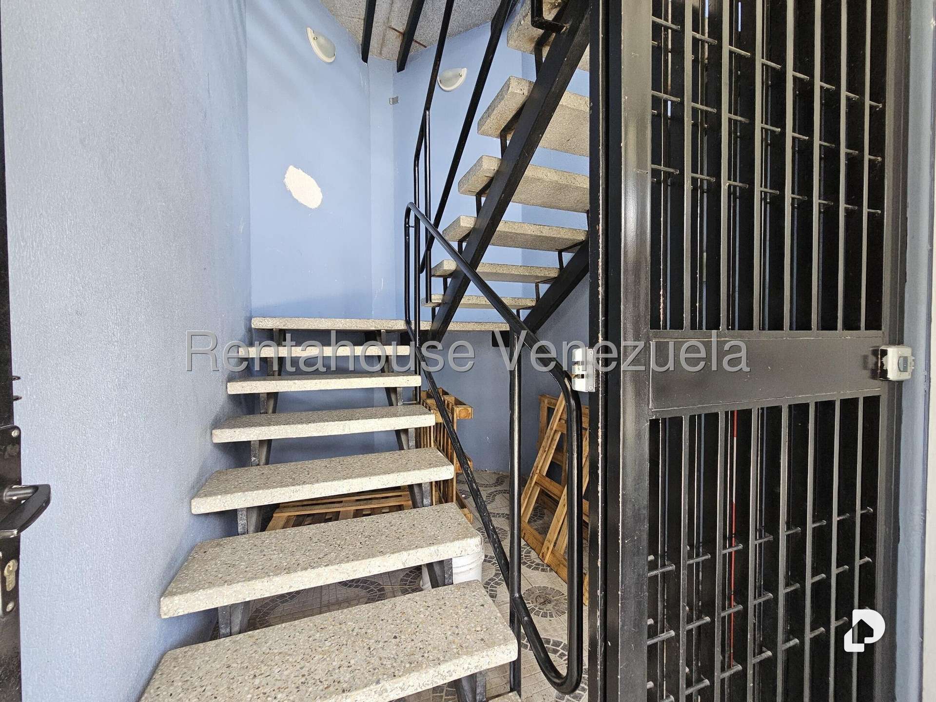 Edificio en Montecristo, Caracas – 12