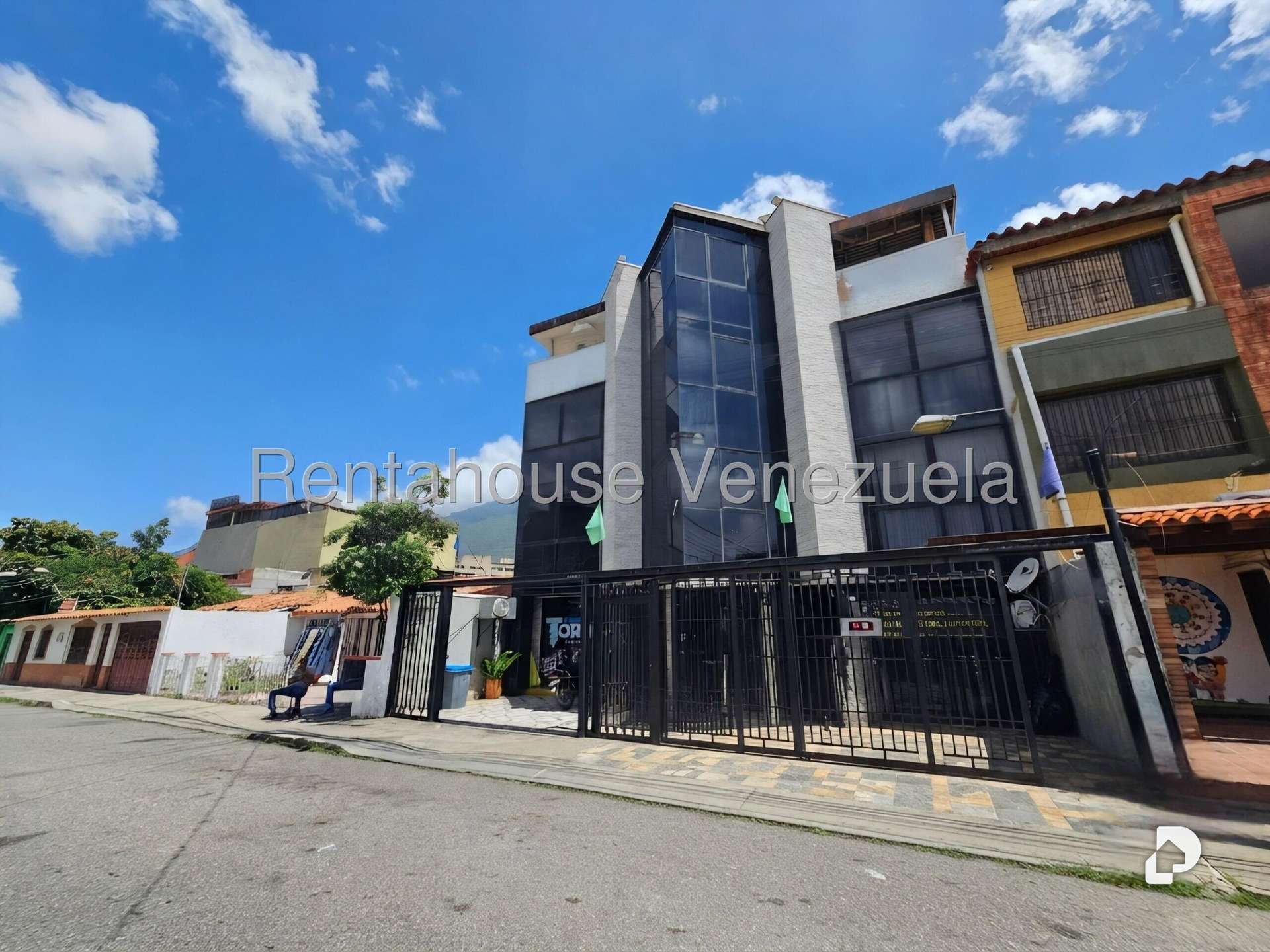 Edificio en Montecristo, Caracas – 1