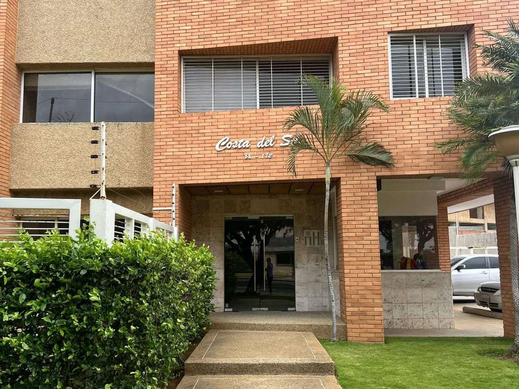 Apartamento en Avenida El Milagro, Maracaibo - 1