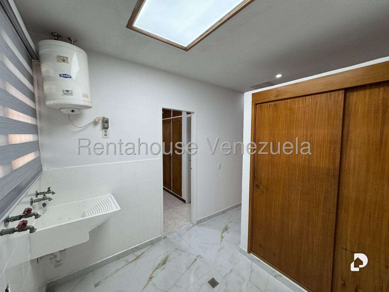 Casa en Prados del Este, Caracas – 25