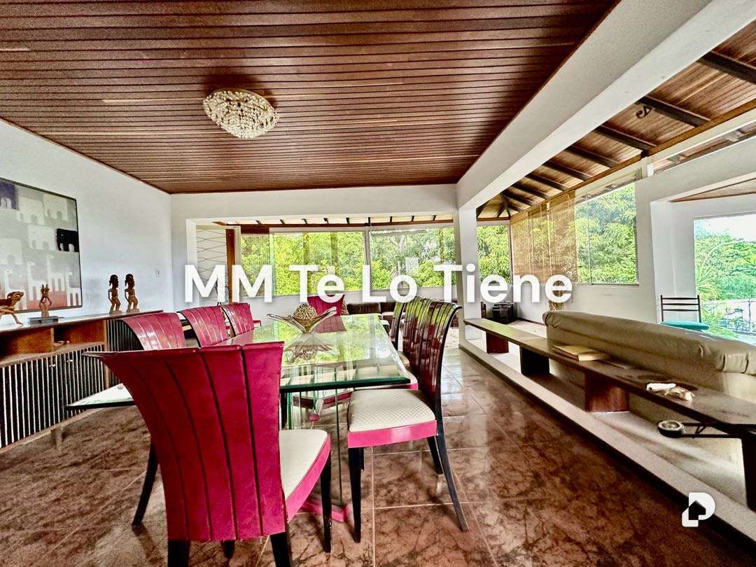 Casa en Altamira, Caracas – 28