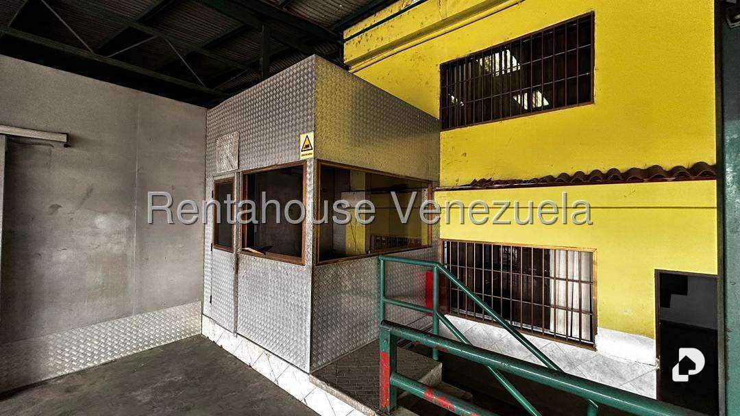 Galpón en Parroquia Santa Rosalía, Caracas – 17