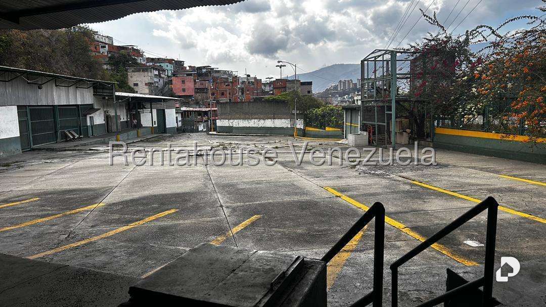 Galpón en Parroquia Santa Rosalía, Caracas – 13