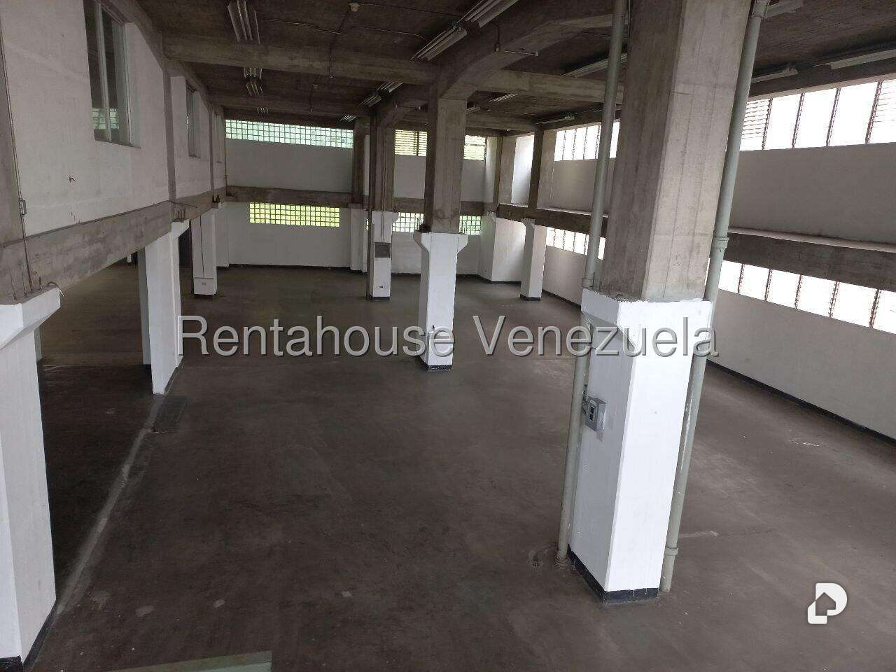Local comercial en Palo Verde, Caracas – 12