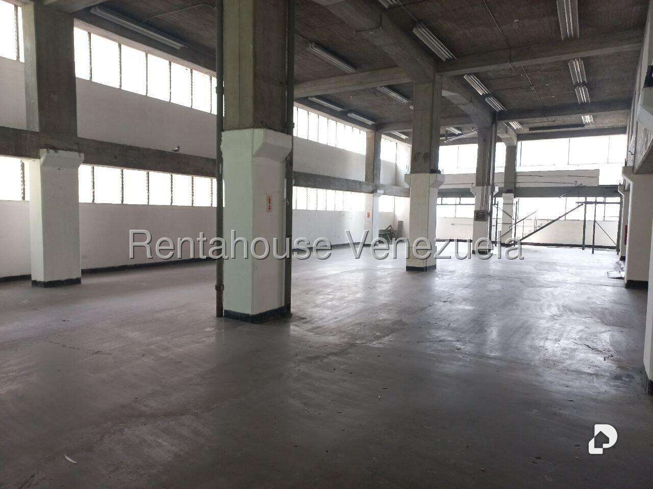 Local comercial en Palo Verde, Caracas – 11