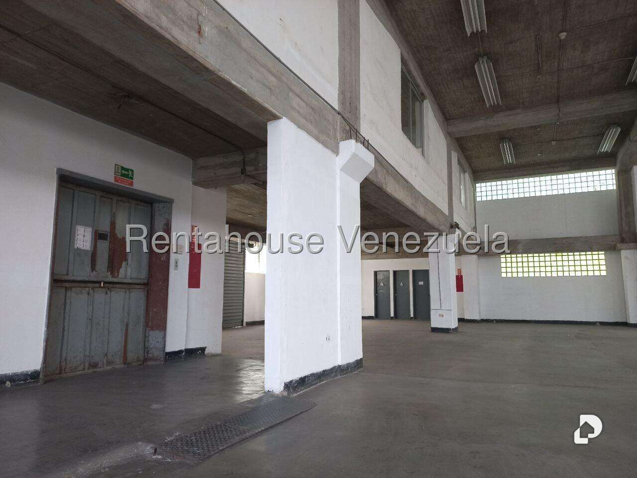 Local comercial en Palo Verde, Caracas – 8