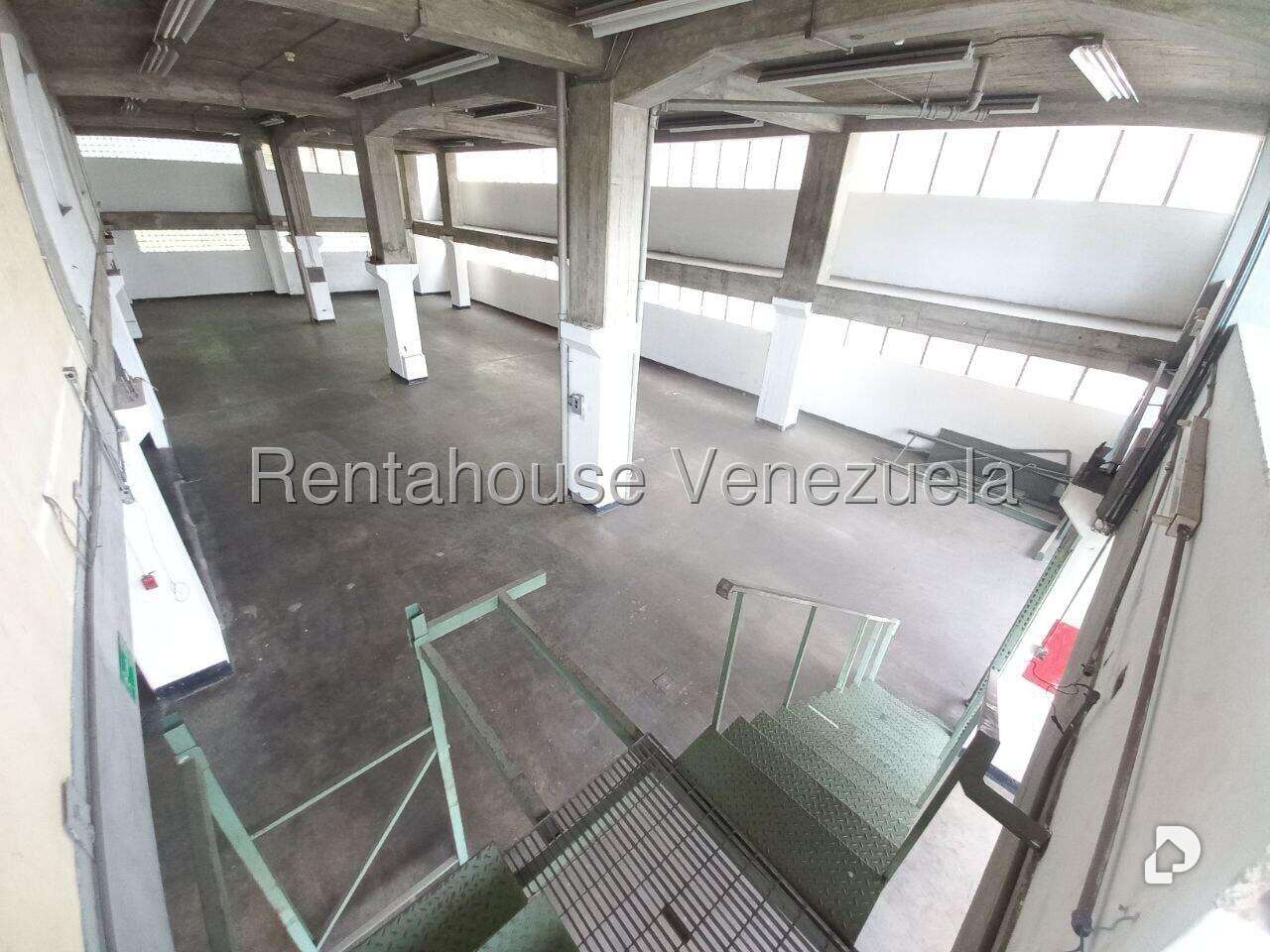 Local comercial en Palo Verde, Caracas – 14