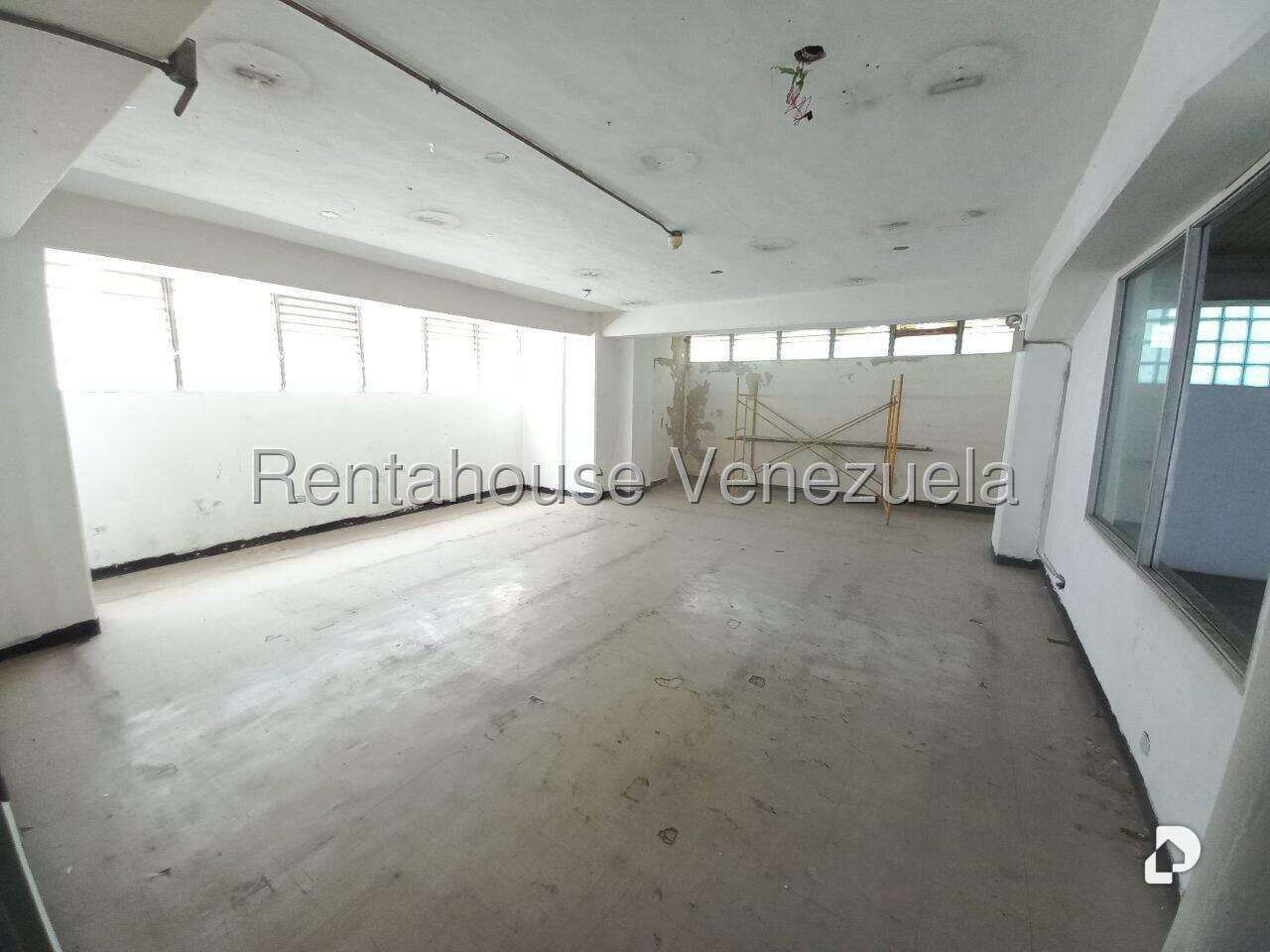 Local comercial en Palo Verde, Caracas – 17