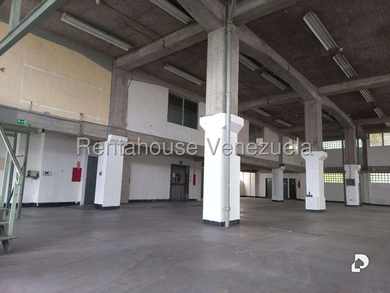 Local comercial en Palo Verde, Caracas – 4