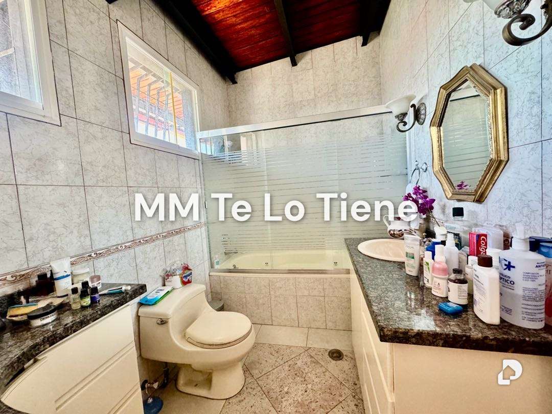 Casa en Cumbres de Curumo, Caracas – 11