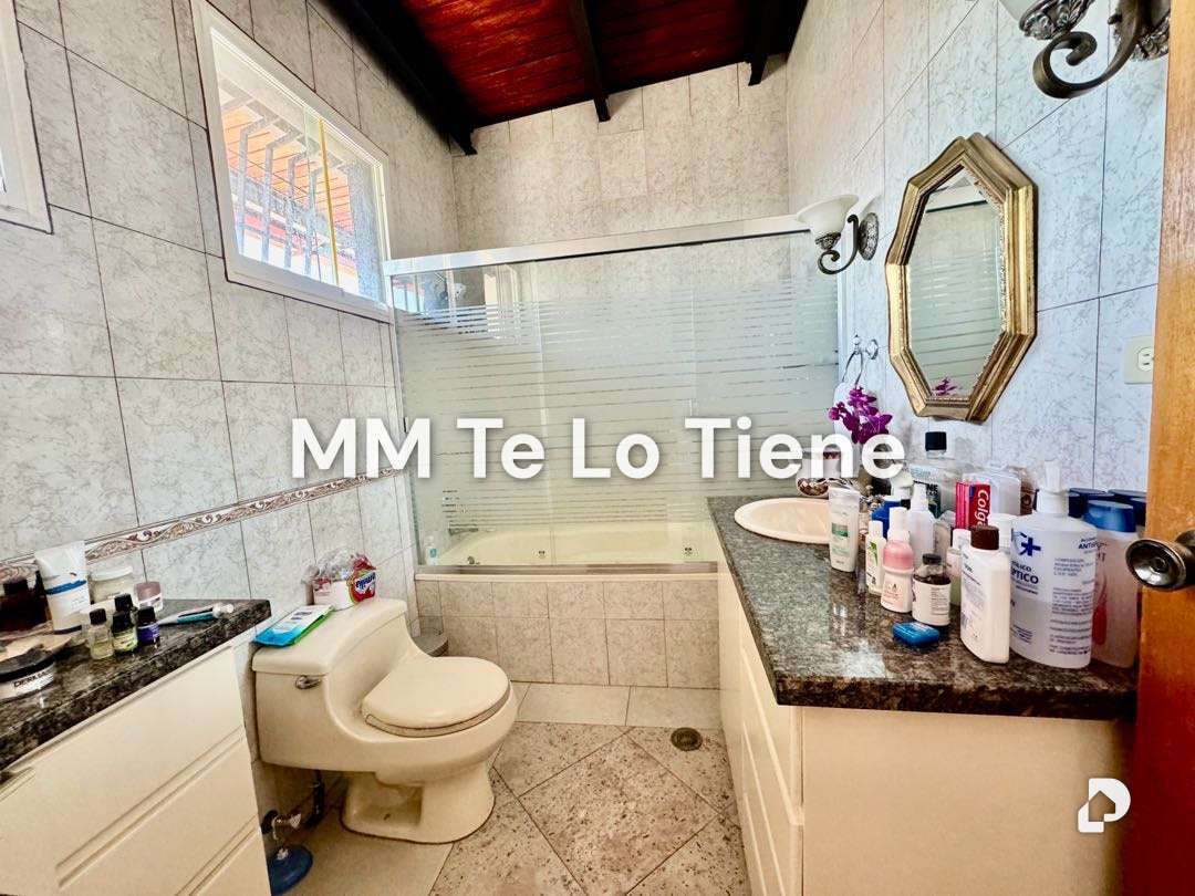 Casa en Cumbres de Curumo, Caracas – 12