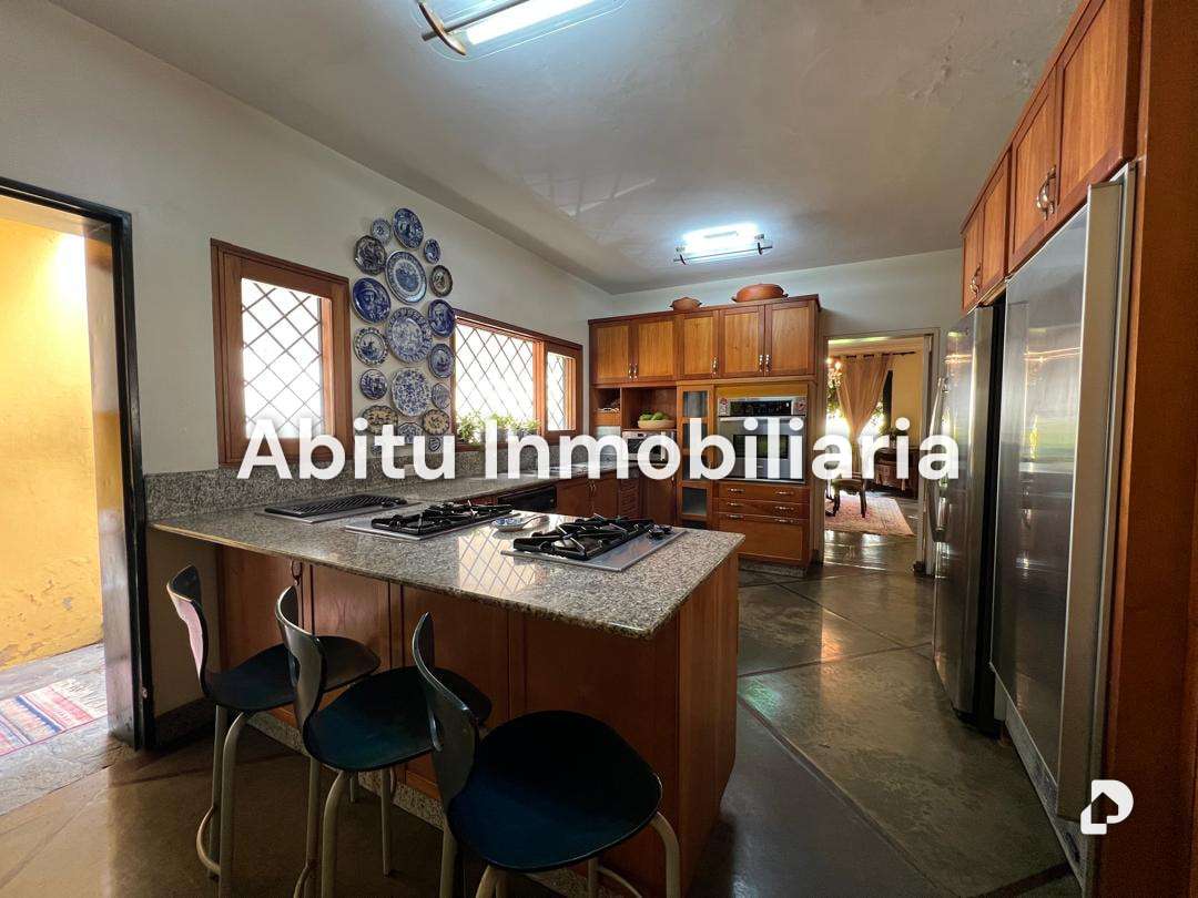 Casa en Altamira, Caracas – 24