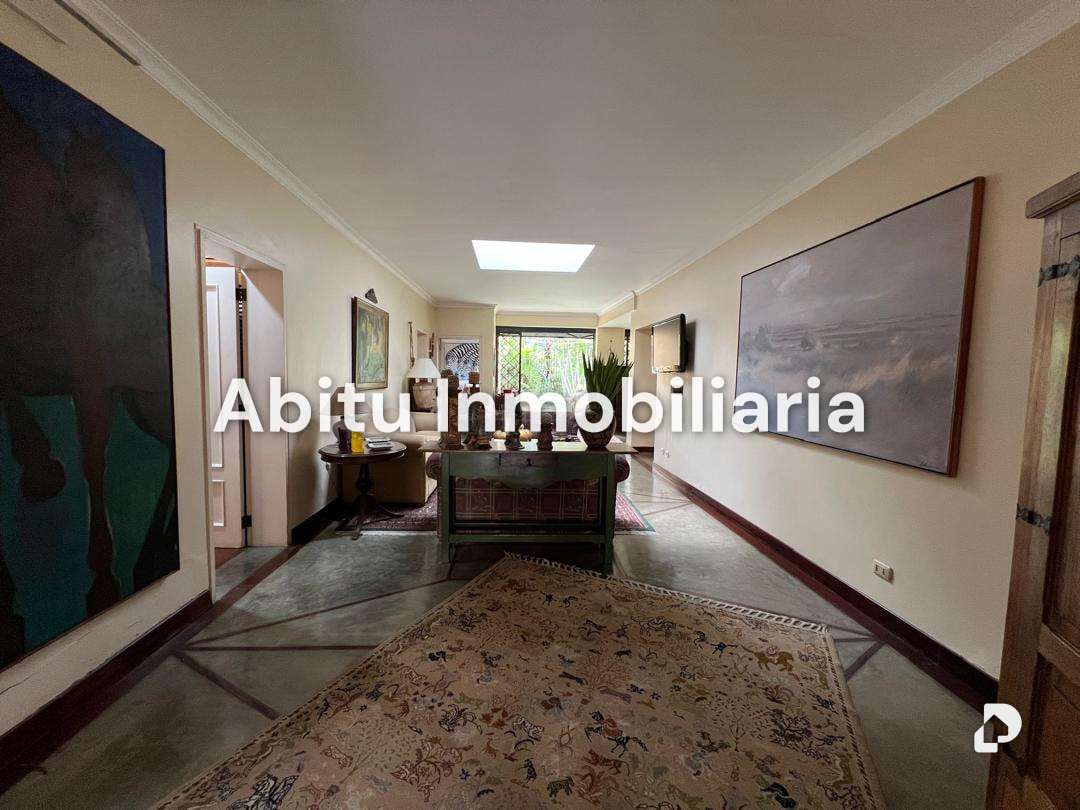 Casa en Altamira, Caracas – 17