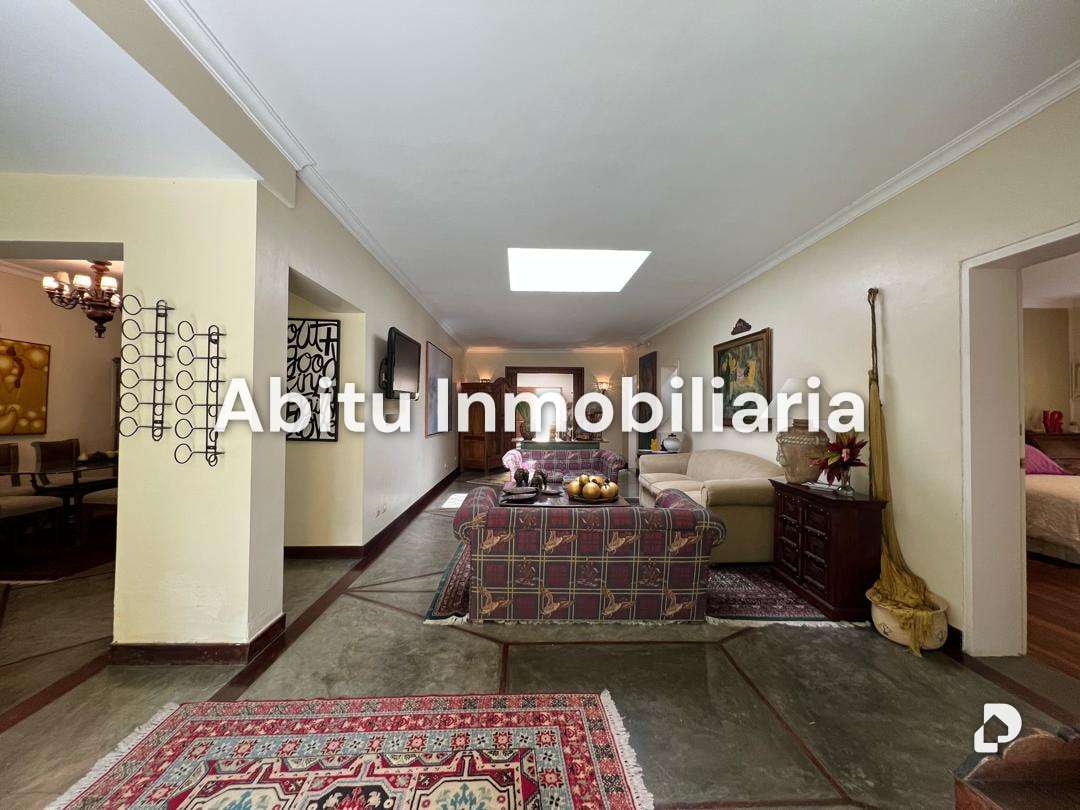 Casa en Altamira, Caracas – 18