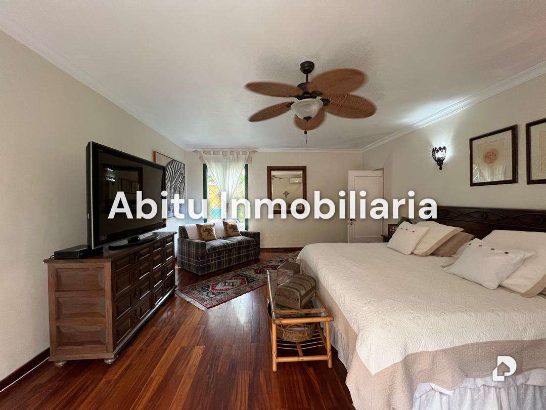 Casa en Altamira, Caracas – 27