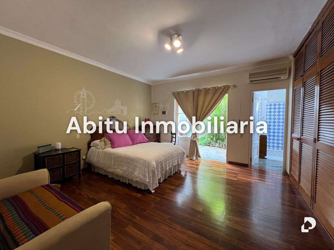 Casa en Altamira, Caracas – 29