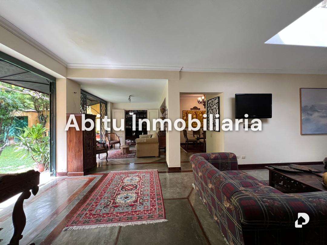 Casa en Altamira, Caracas – 15