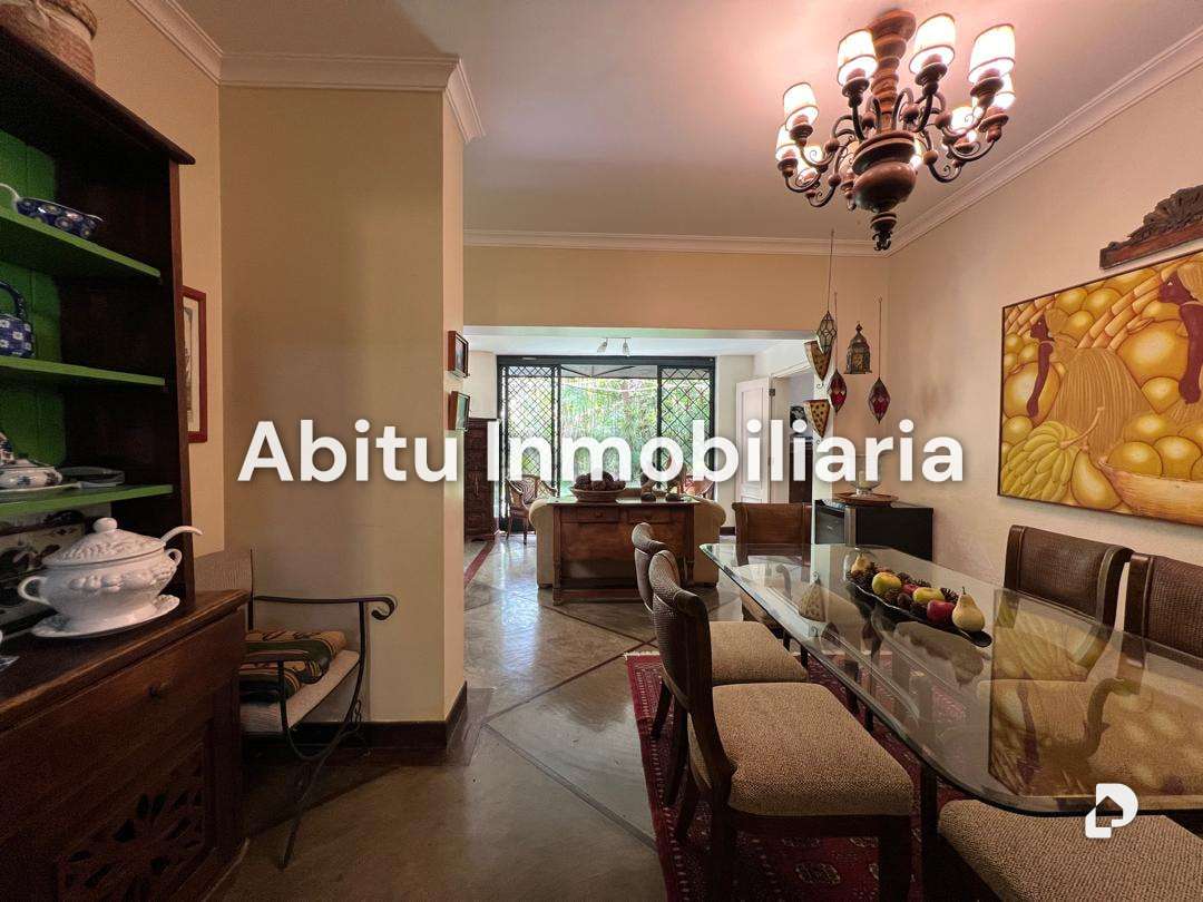Casa en Altamira, Caracas – 13