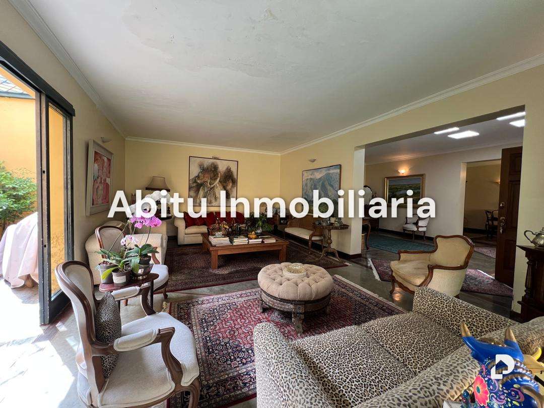 Casa en Altamira, Caracas – 12