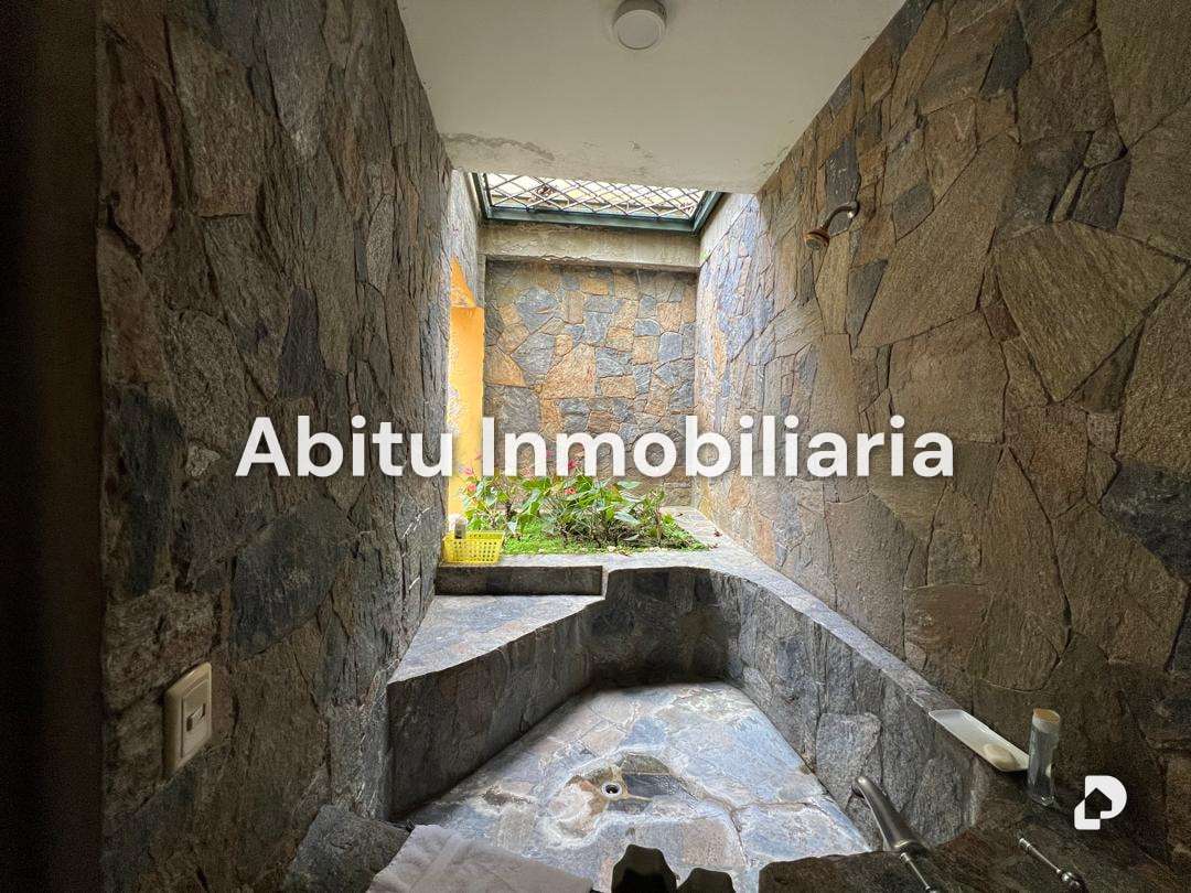 Casa en Altamira, Caracas – 30