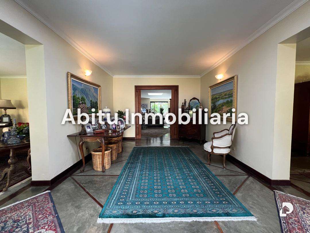 Casa en Altamira, Caracas – 19