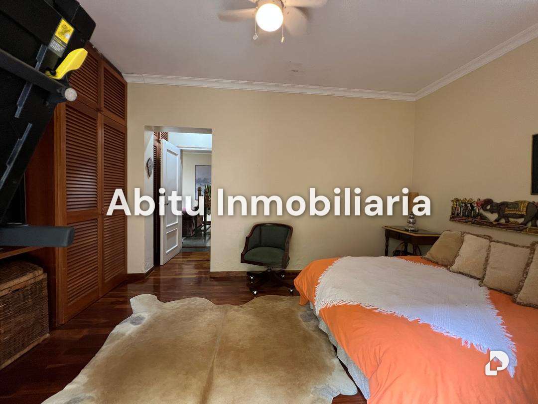 Casa en Altamira, Caracas – 26