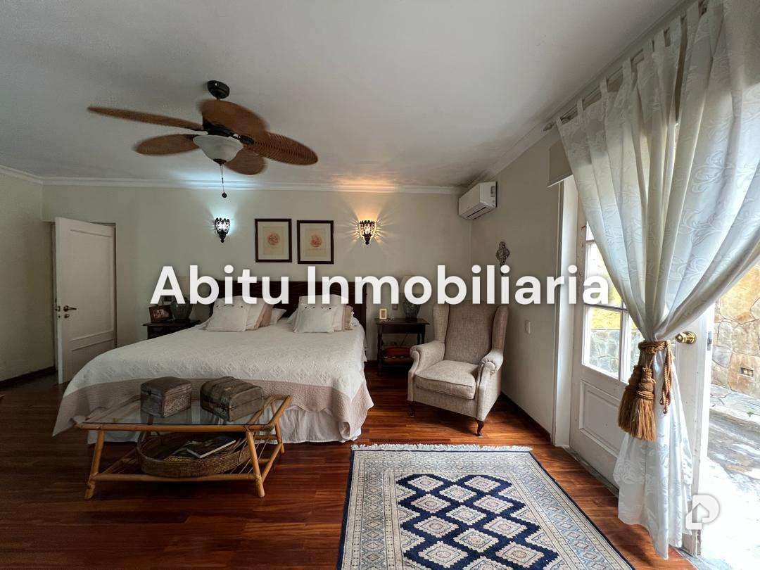 Casa en Altamira, Caracas – 28