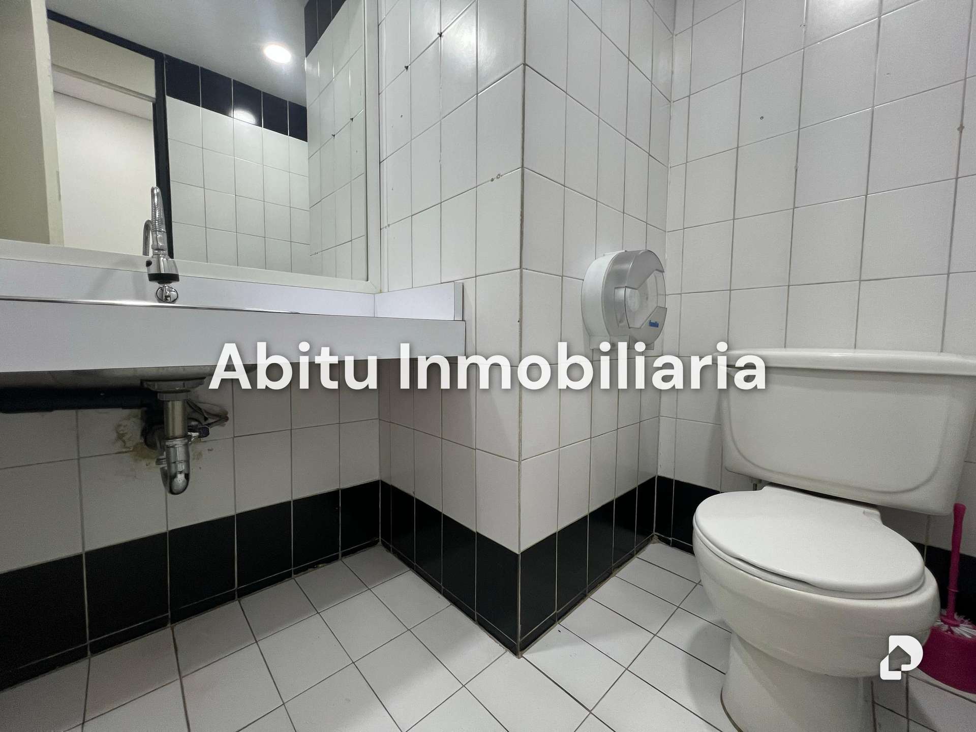 Oficina en El Bosque, Caracas – 12