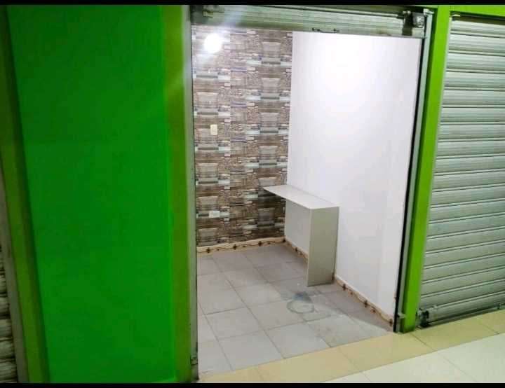 Local comercial en Valencia - 1