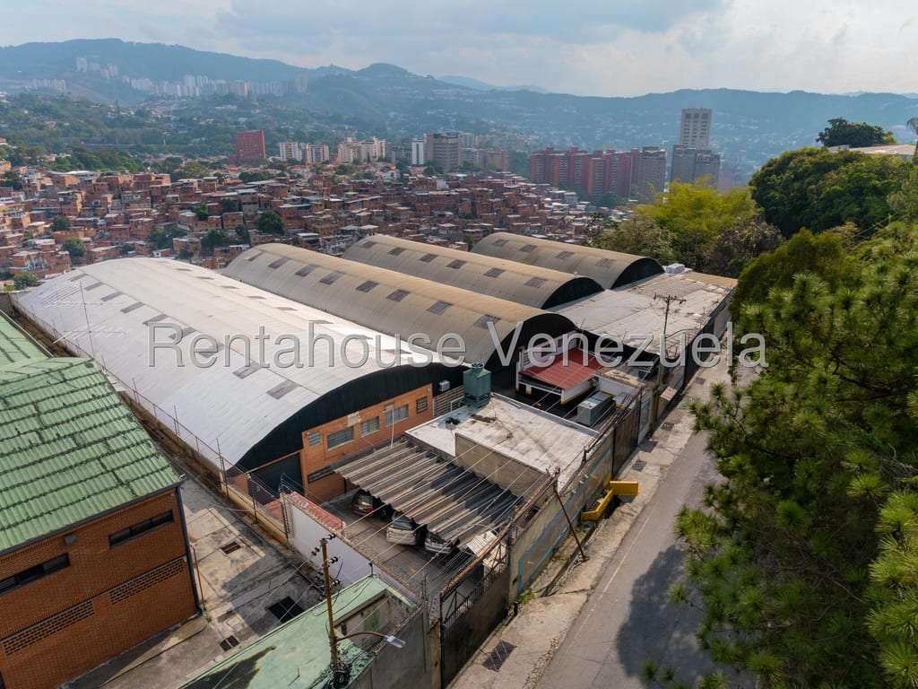 Warehouse in Caracas - 1