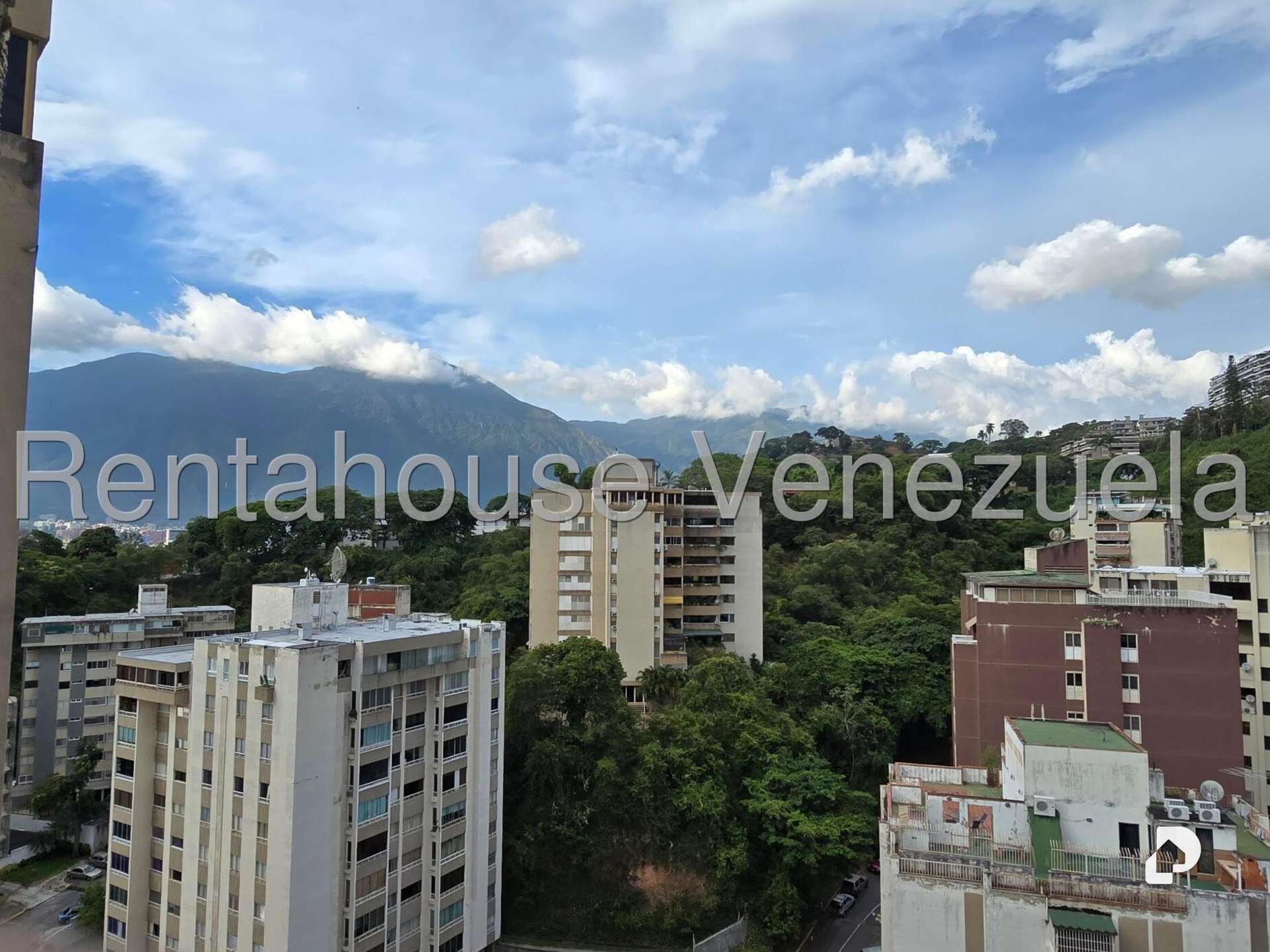 Apartamento en Santa Rosa de Lima, Caracas – 12