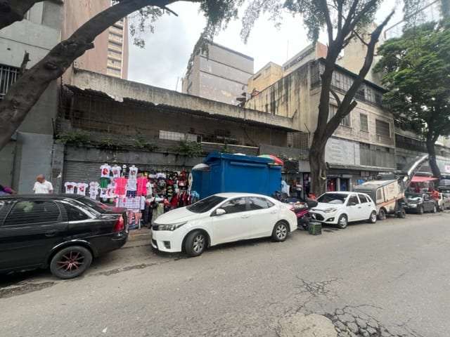 Local comercial en Av. Baralt, Caracas - 1