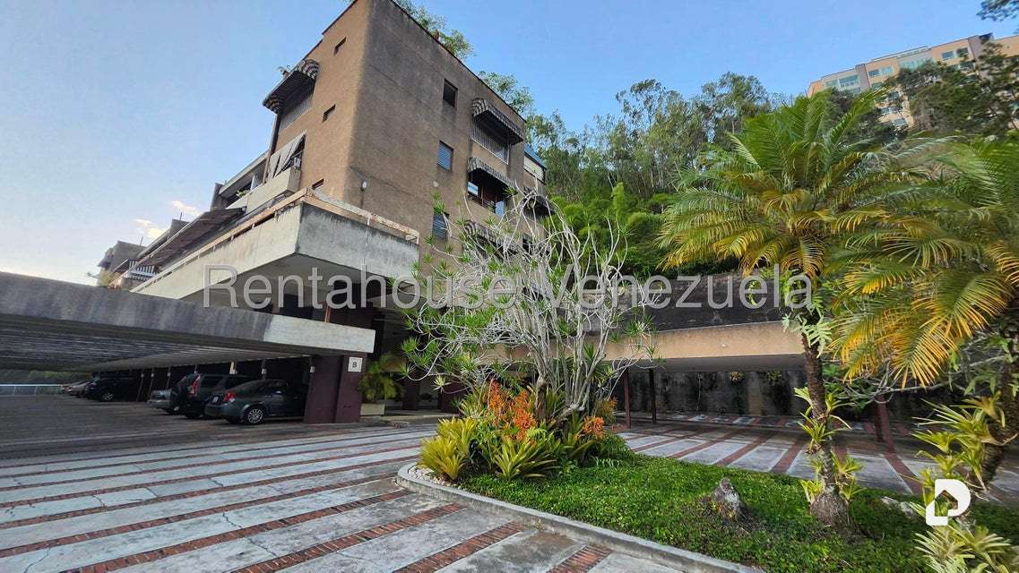Apartamento en Las Esmeraldas, Caracas – 1