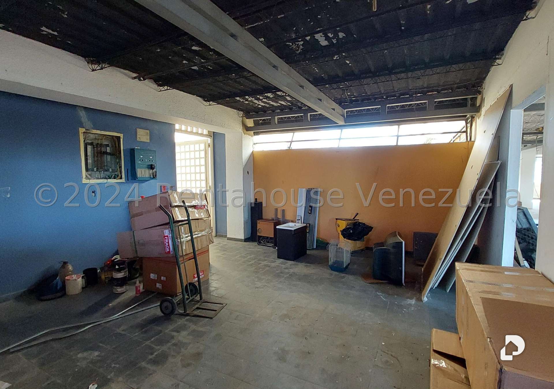 Local comercial en La Bonita, Caracas – 11