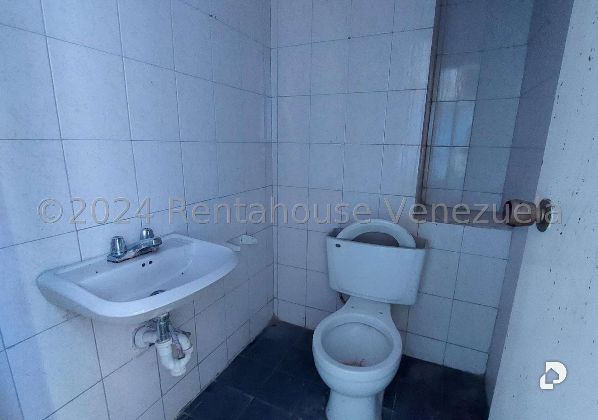 Local comercial en La Bonita, Caracas – 12