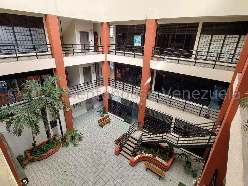 Local comercial en La Bonita, Caracas - 1