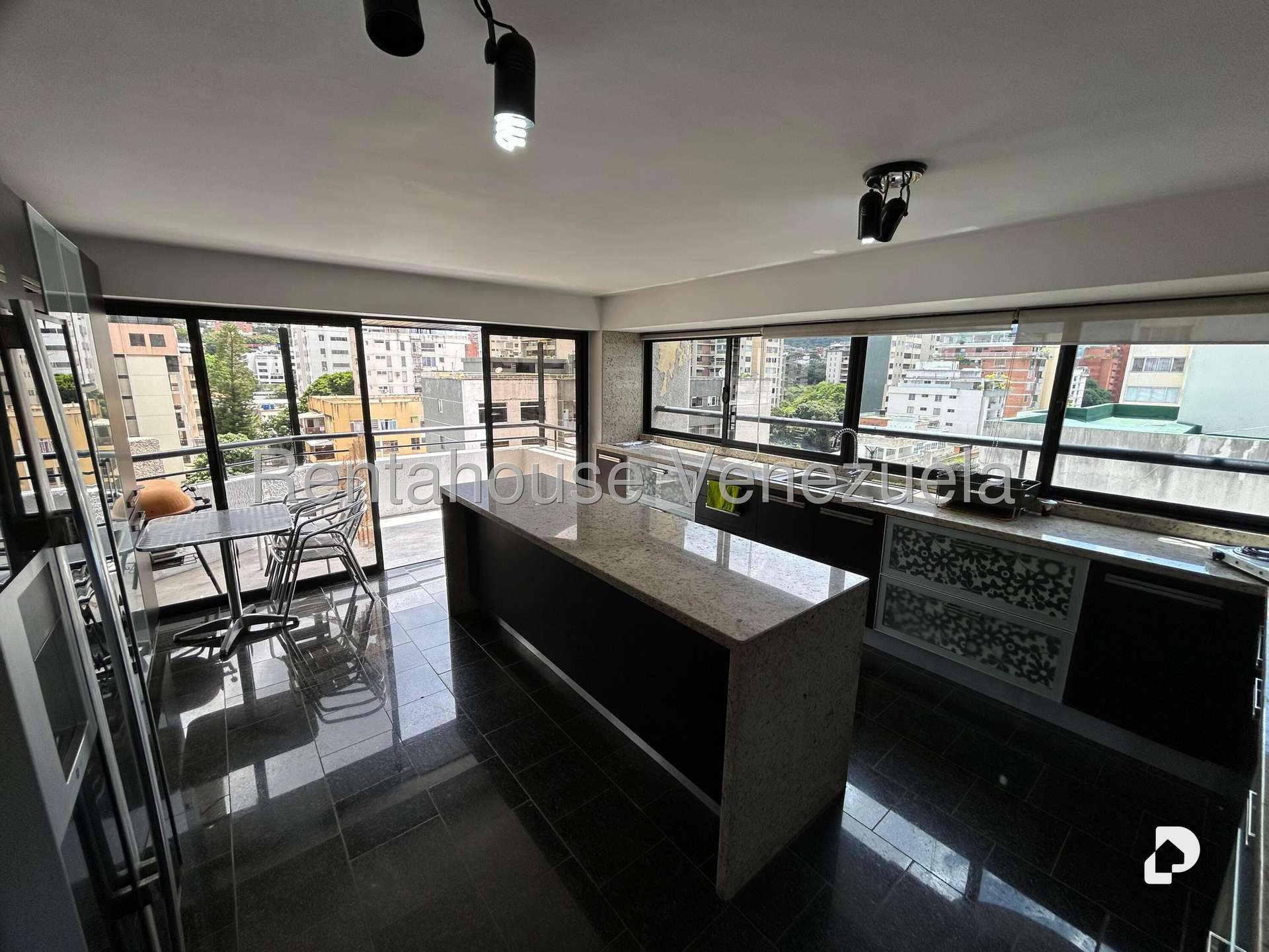 Apartamento en Los Palos Grandes, Caracas – 11