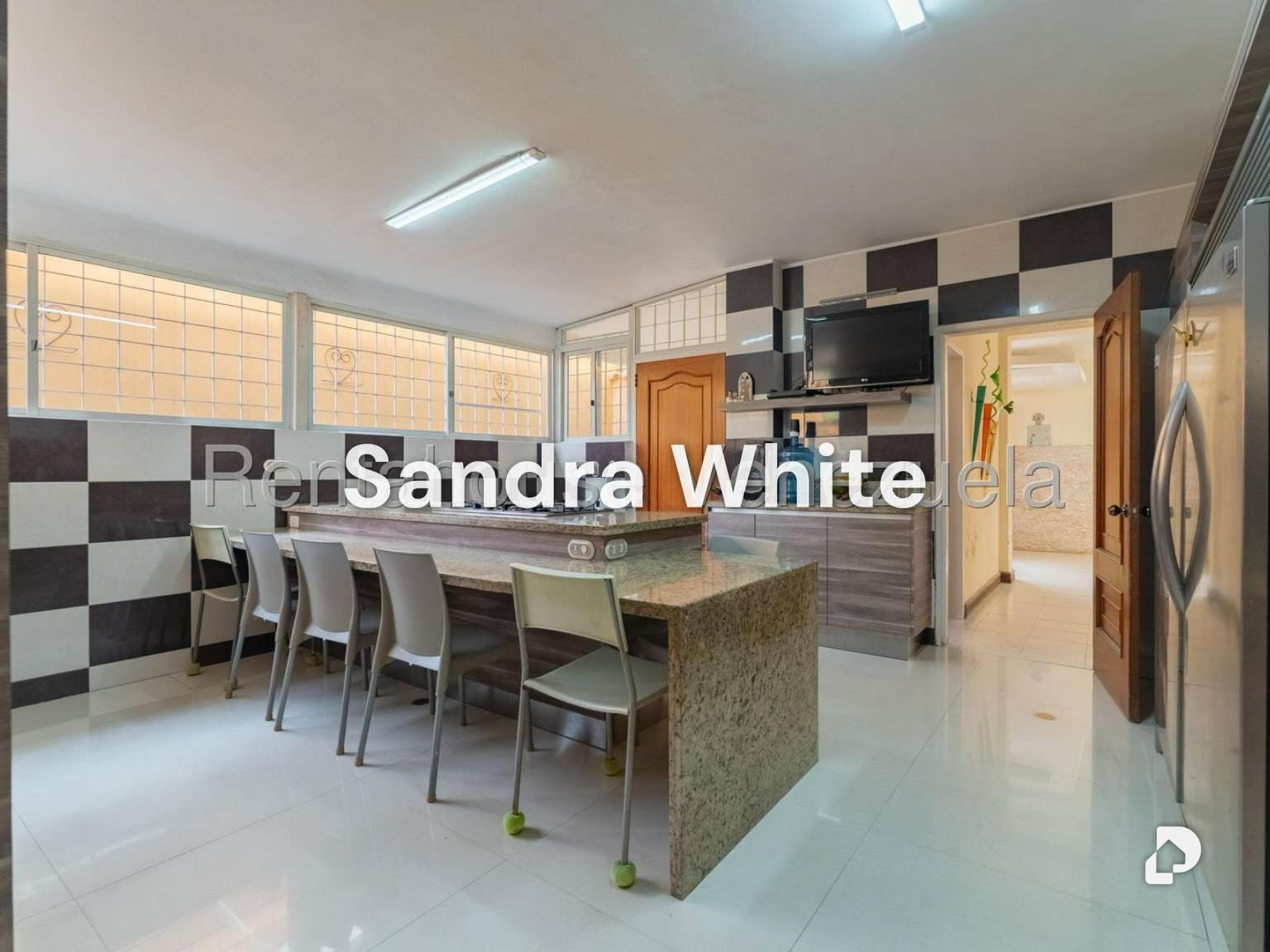 Casa en Prados del Este. 27-4428, Caracas – 26