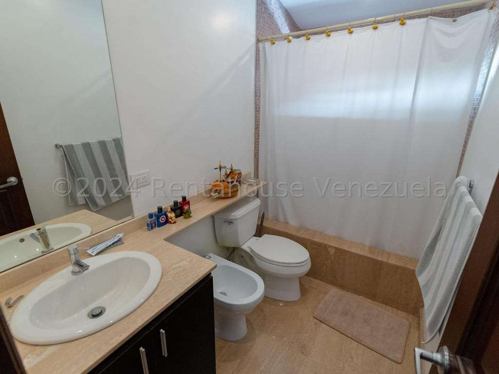 Casa en La Lagunita Country Club, Caracas