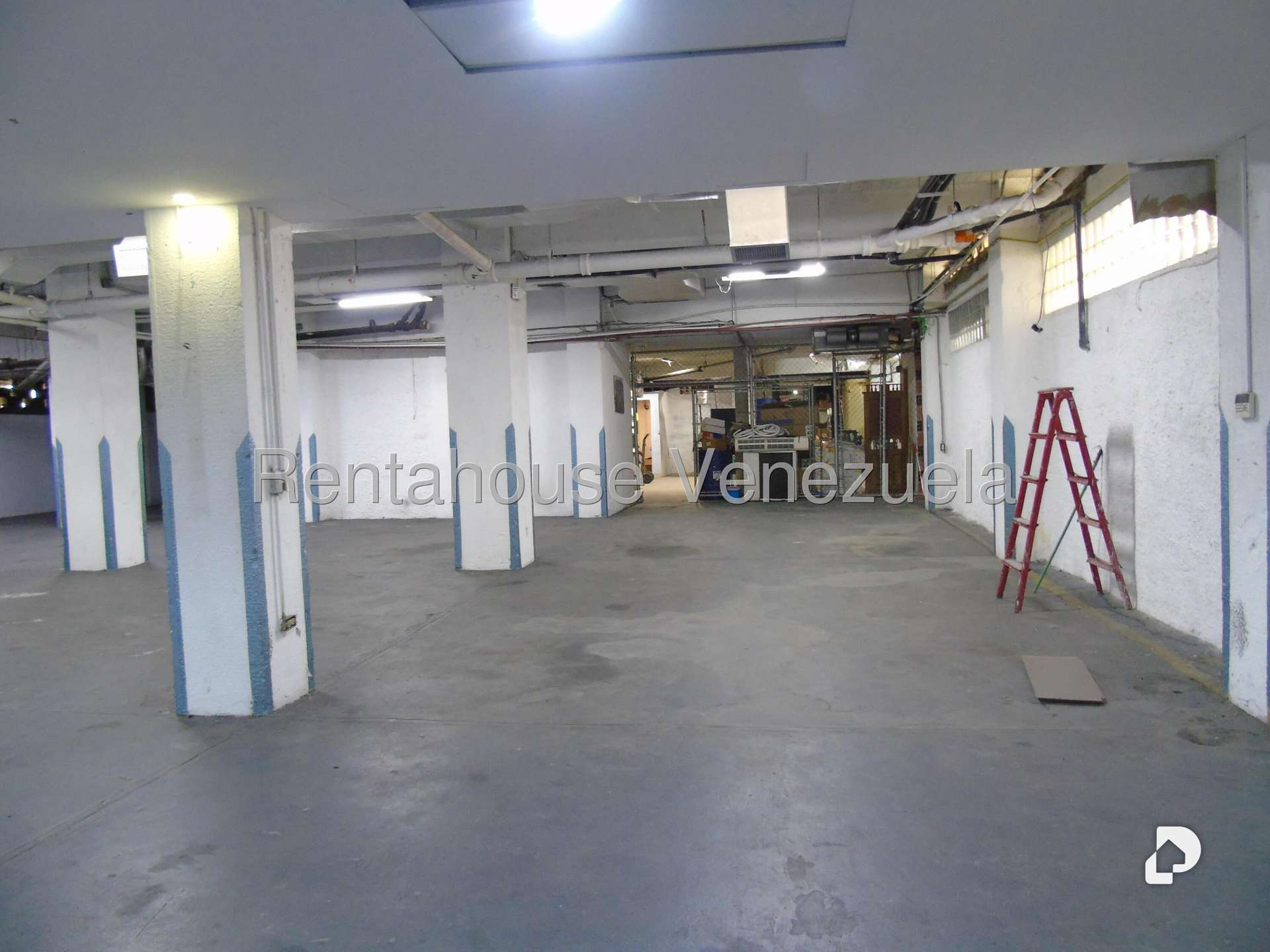 Local comercial en Los Palos Grandes, Caracas – 26