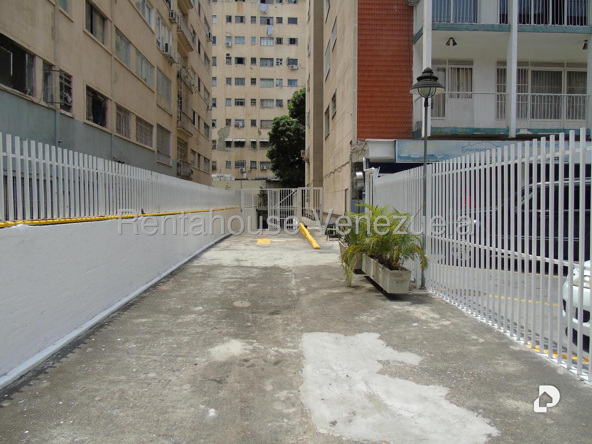 Local comercial en Los Palos Grandes, Caracas – 4