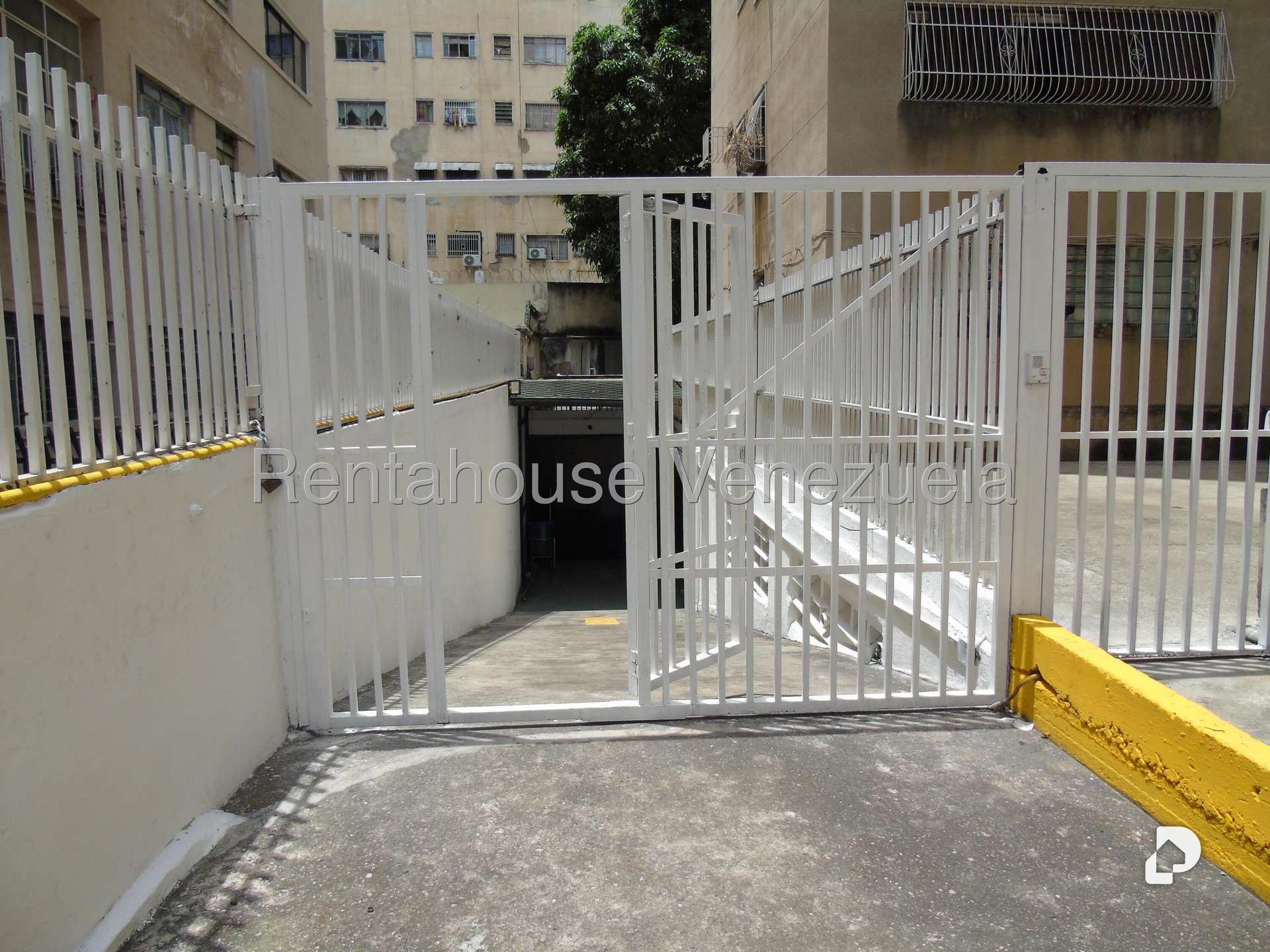 Local comercial en Los Palos Grandes, Caracas – 9