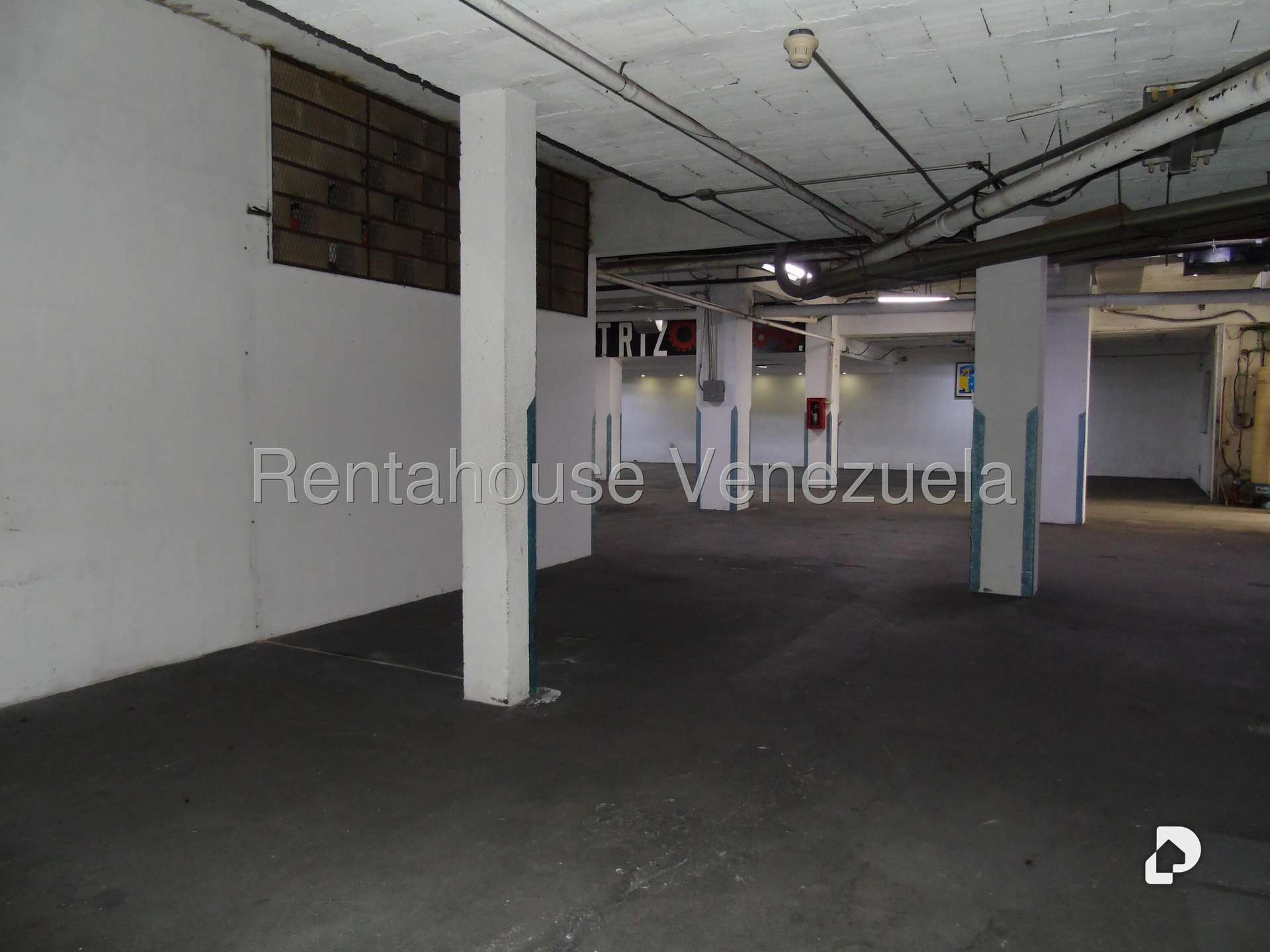 Local comercial en Los Palos Grandes, Caracas – 54