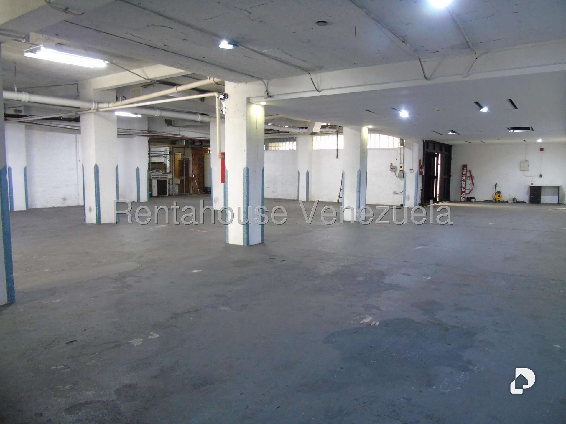 Local comercial en Los Palos Grandes, Caracas – 52