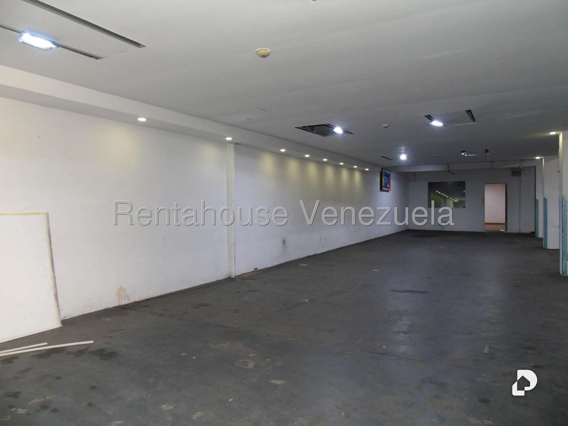 Local comercial en Los Palos Grandes, Caracas – 24