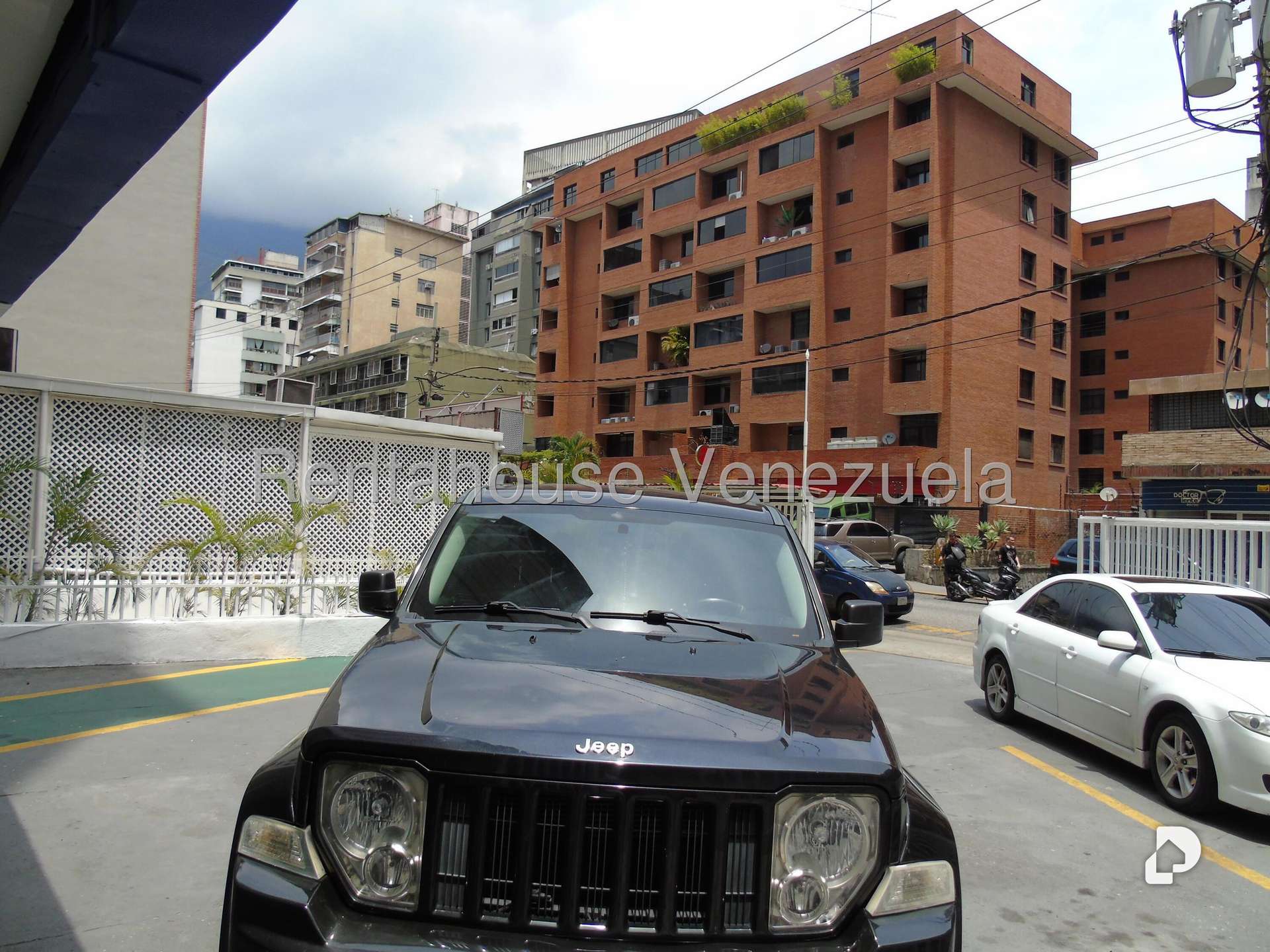 Local comercial en Los Palos Grandes, Caracas – 2