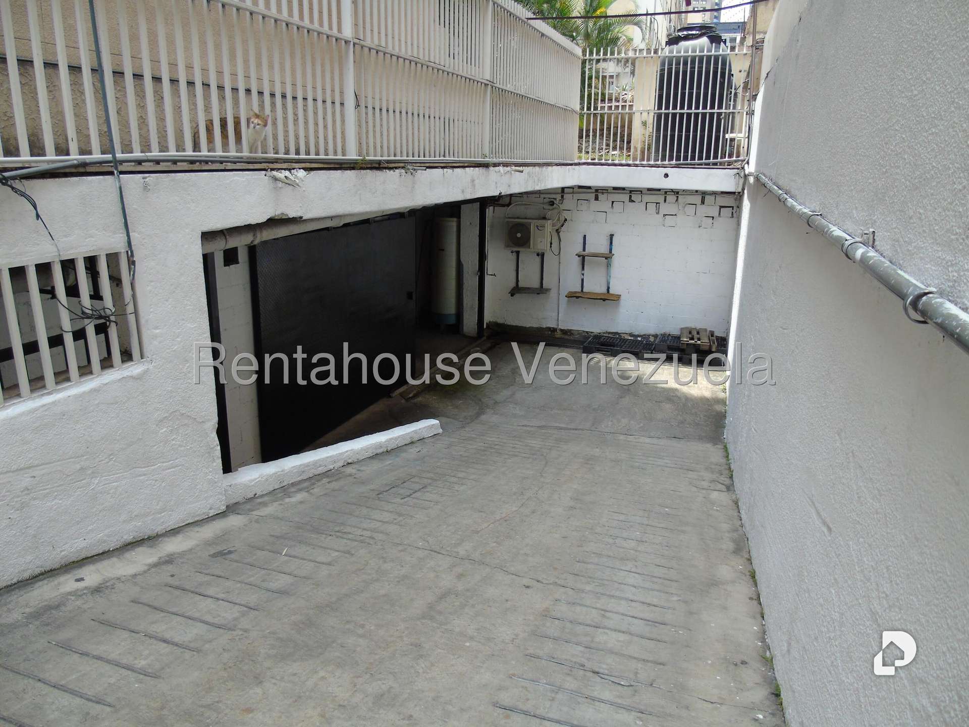 Local comercial en Los Palos Grandes, Caracas – 48