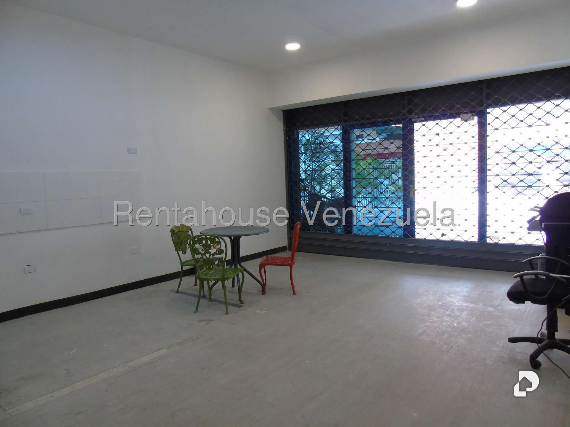 Local comercial en Los Palos Grandes, Caracas – 19