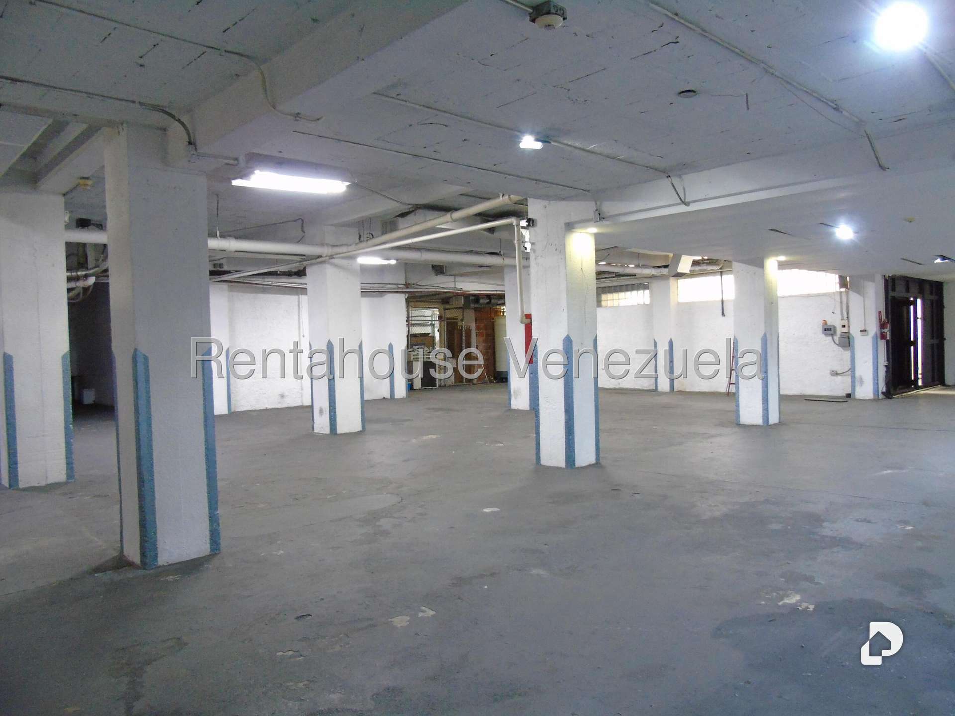 Local comercial en Los Palos Grandes, Caracas – 27